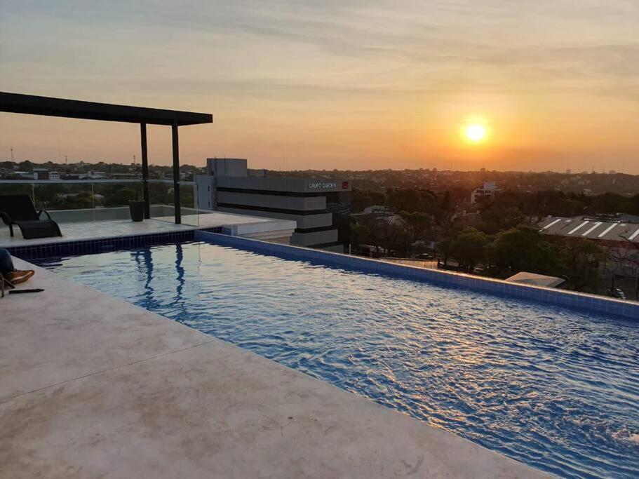 Hermoso departamento con piscina y estacionamiento Asunción Exterior foto